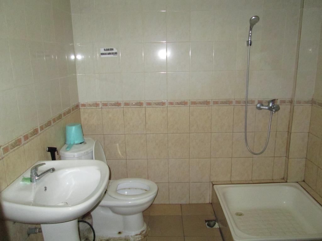 Hotel Istana Makassar Chambre photo