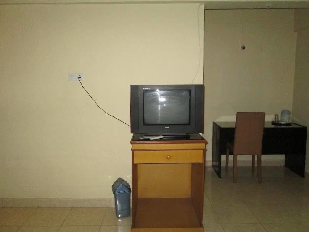 Hotel Istana Makassar Extérieur photo